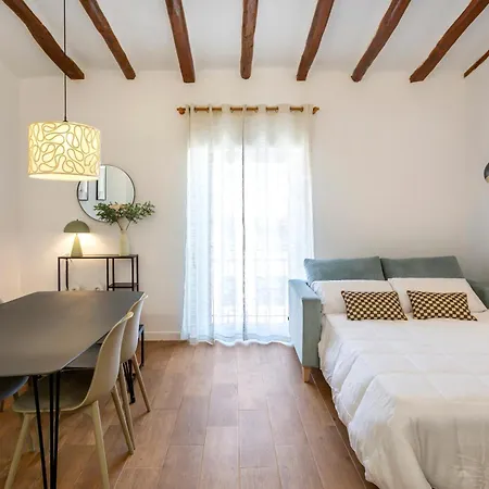 Vintage & Modern Old Town Apartment